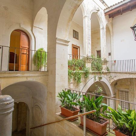 B&B Casa Li Santi Lecce Exterior photo